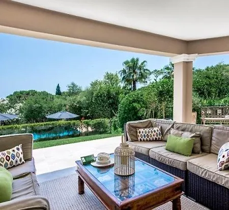 Sleeps 10 Air Con Villa *