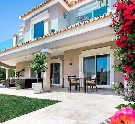 Sleeps 10 Air Con Villa