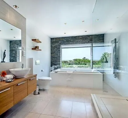 Sleeps 10 Air Con *