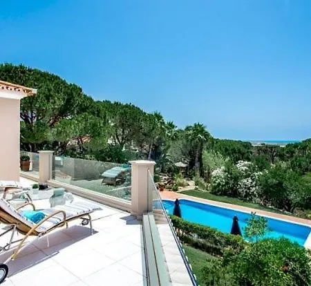 Sleeps 10 Air Con Villa *