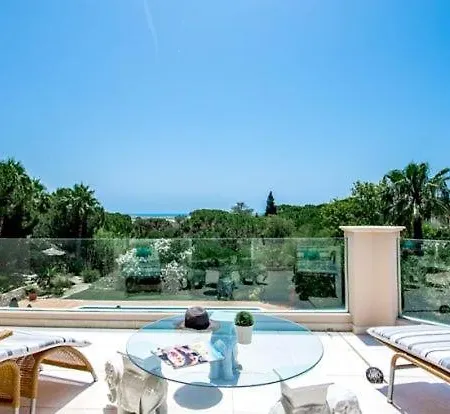 Sleeps 10 Air Con