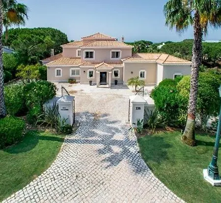 Sleeps 10 Air Con Villa *